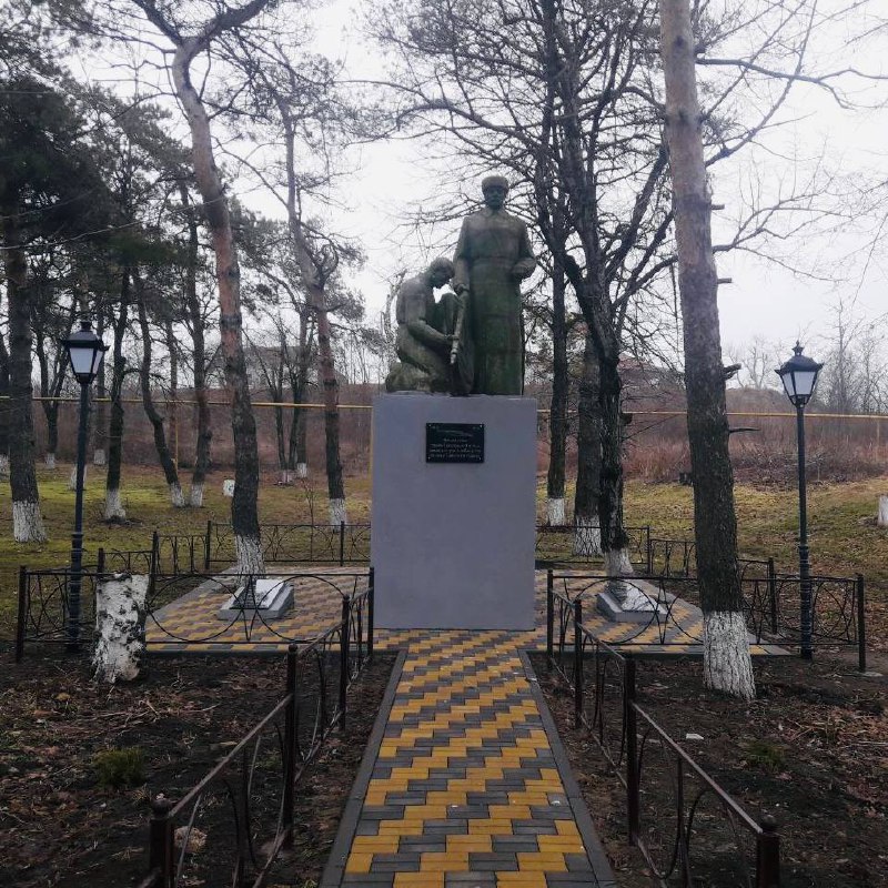 Благоустройство памятника «Братская могила воинов Советской Армии, павших смертью храбрых в 1941-1945г-1